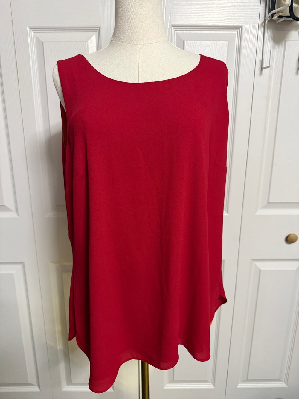 Valerie Stevens Sleeveless Scoop Neck Top in Bright Red
